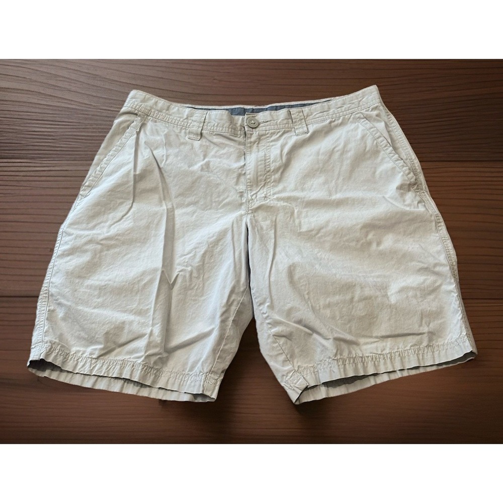 Columbia Mens 34 (actual 33) Gray Lightweight Shorts Pockets Hiking Fishing